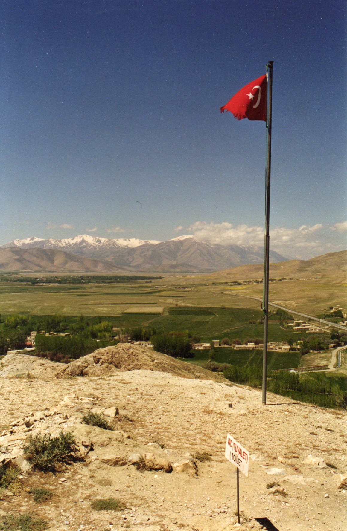 Turkish flag at Zemek Dam